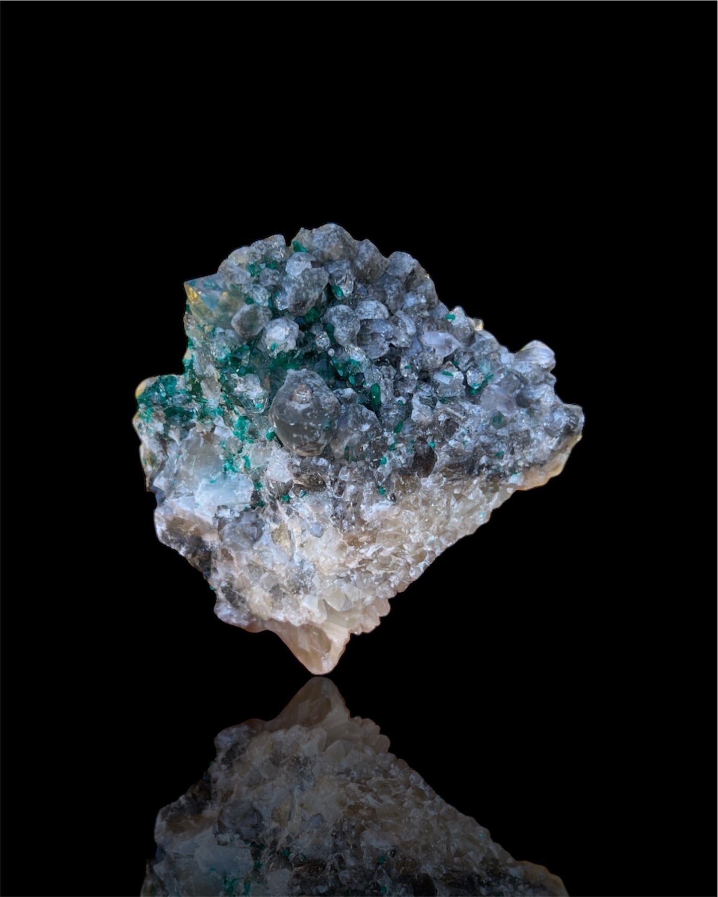 Dioptase Included Quartz on Calcite Matrix from the Congo